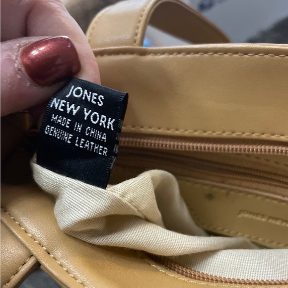 Genuine Leather Jones New York Shoulder Bag - Picture 9 of 10